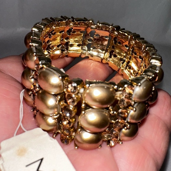 Vintage Gold stretchy Bracelet by Monet - Picture 1 of 4